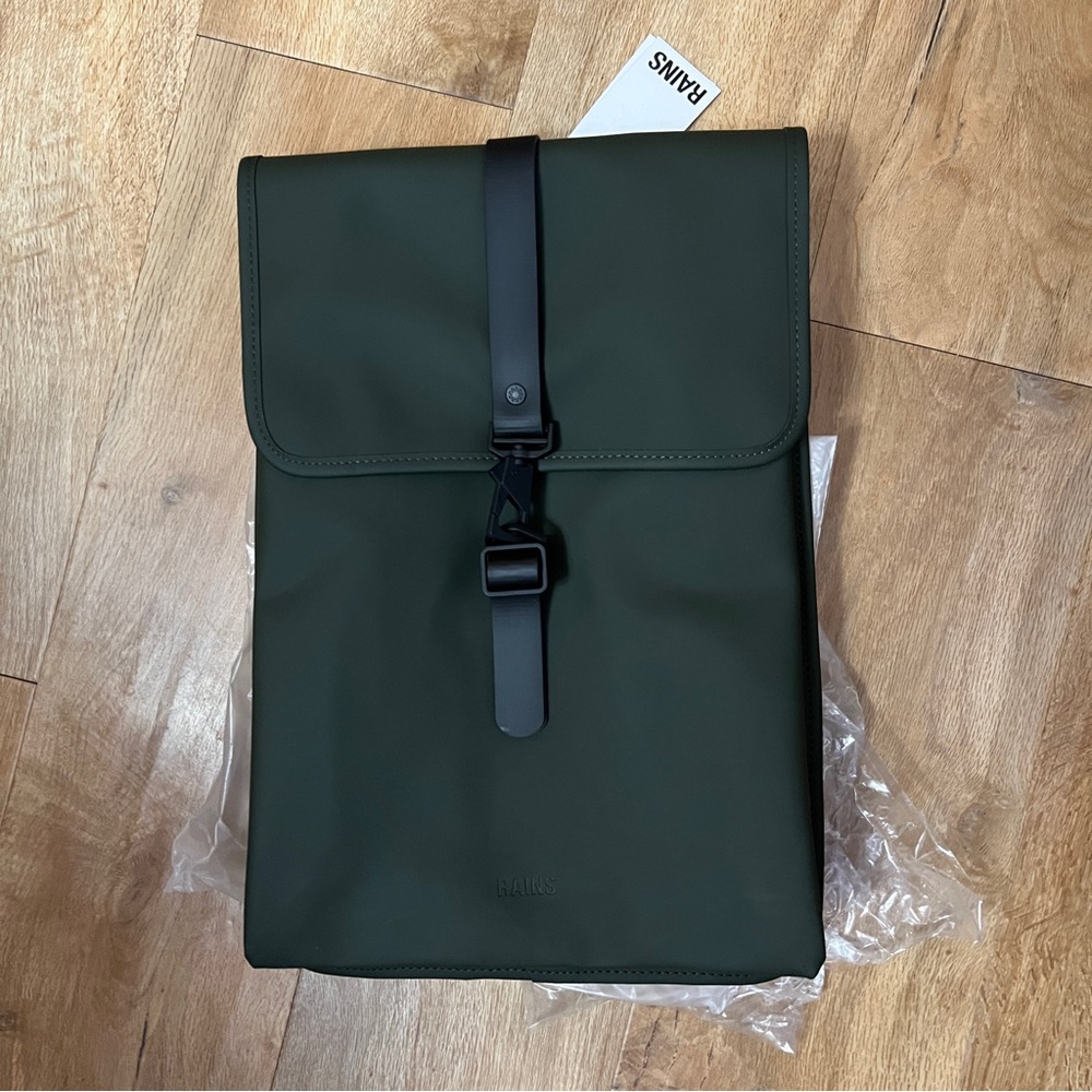 Rains Rucksack large size green waterproof laptop backpack NWT NEW student